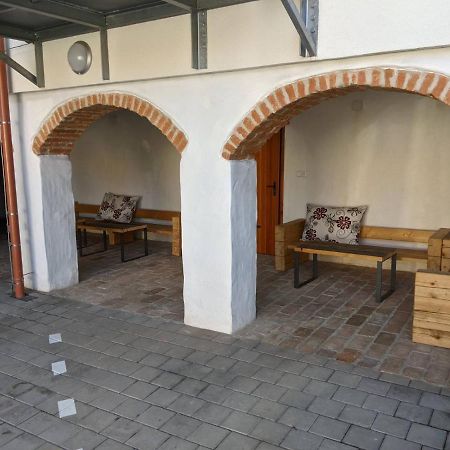 Rv Apartman Микулов Экстерьер фото