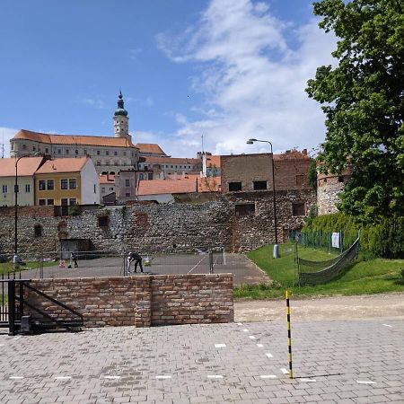 Rv Apartman Микулов Экстерьер фото